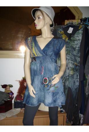 robe modèle « Vuelo Patch » - collection printemps/été 2011