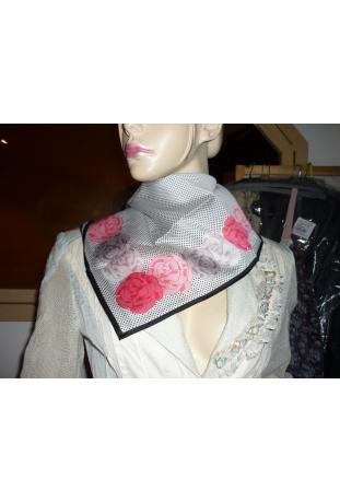 foulard YSL modèle « Roses » gavroche - nouveauté 2011