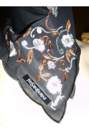 Foulard YSL brodé marguerites - nouveauté 2011