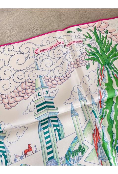 Foulard HERMÈS intitulé « COSMOGRAPHIA UNIVERSALIS » neuf dans sa boîte