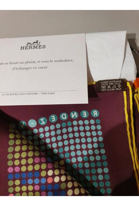 Foulard HERMES intitulé "RENDEZ-VOUS AU 24 » neuf avec certificat dans sa boîte
