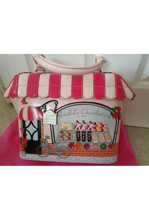 VENDULA LONDON 2021 sac grab bag modele CHOCOLATIERS Lamodedenadine Save the queen M FG Louise Della Desigual Pianurastudio Guess