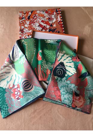 Foulard Hermès intitulé « UNDER THE WAVES » RARE & TRES RECHERCHÉ !