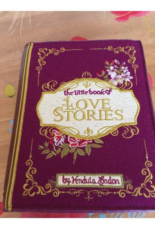 VENDULA LONDON : sac clutch modèle  "THE LITTLE BOOK OF LOVE STORIES "