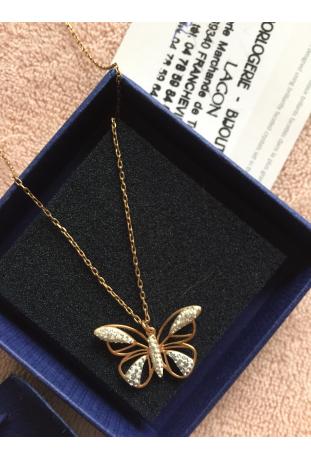 SWAROVSKI : collier pendentif "papillon" plaqué or, neuf avec certificat dans sa boîte