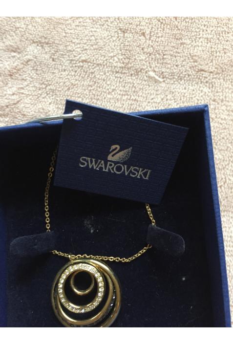 SWAROVSKI : collier pendentif "médaillon" plaqué or, neuf avec références dans sa boîte