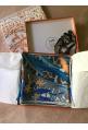 Foulard Hermès intitulé "JAGUAR QUETZAL" dans sa boîte par Alice Shirley - rare !